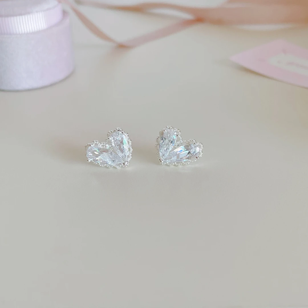 铜合金耳饰 D2208 S925银针精致镂空爱心锆石耳钉小众高级感设计