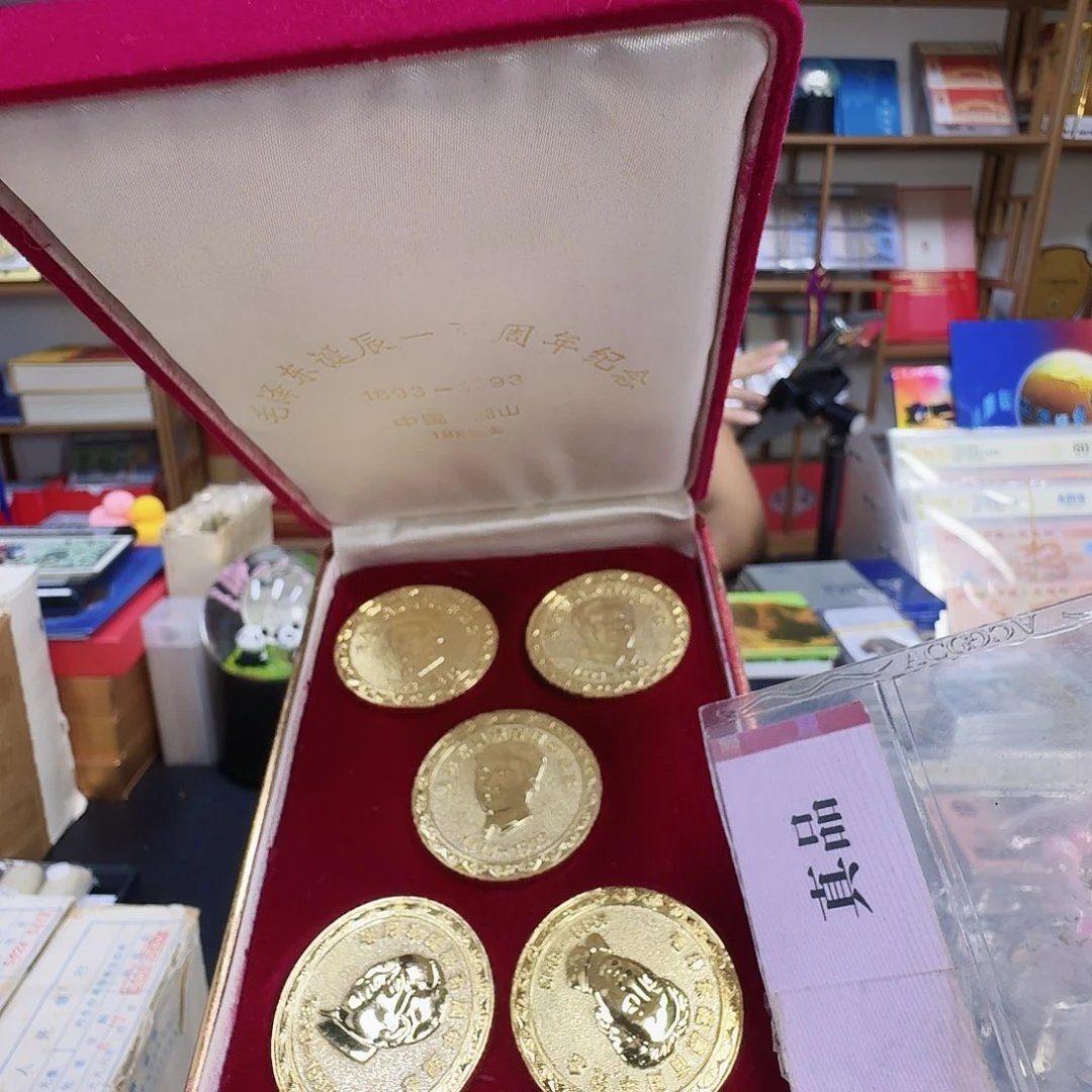 其他普通金属毛，章