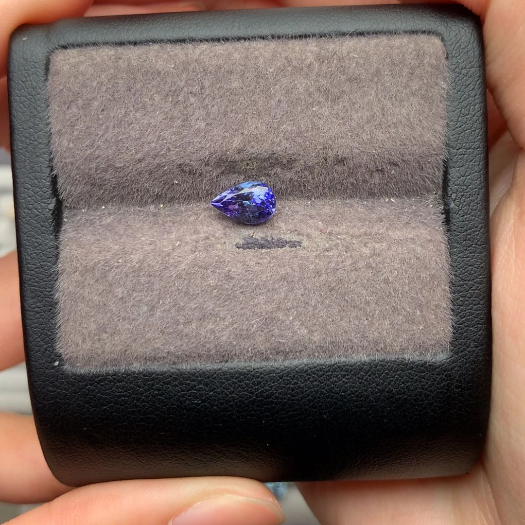 未镶嵌裸石坦桑石0.96ct