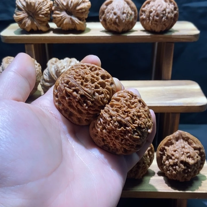 吊坠文玩核桃红皮球疆44精修