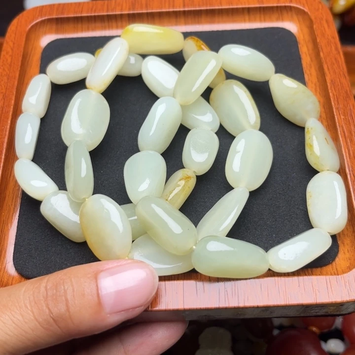 百***）和田玉未镶嵌手链