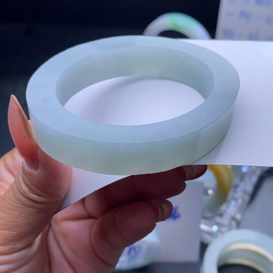 定制翡翠未镶嵌翡翠手镯