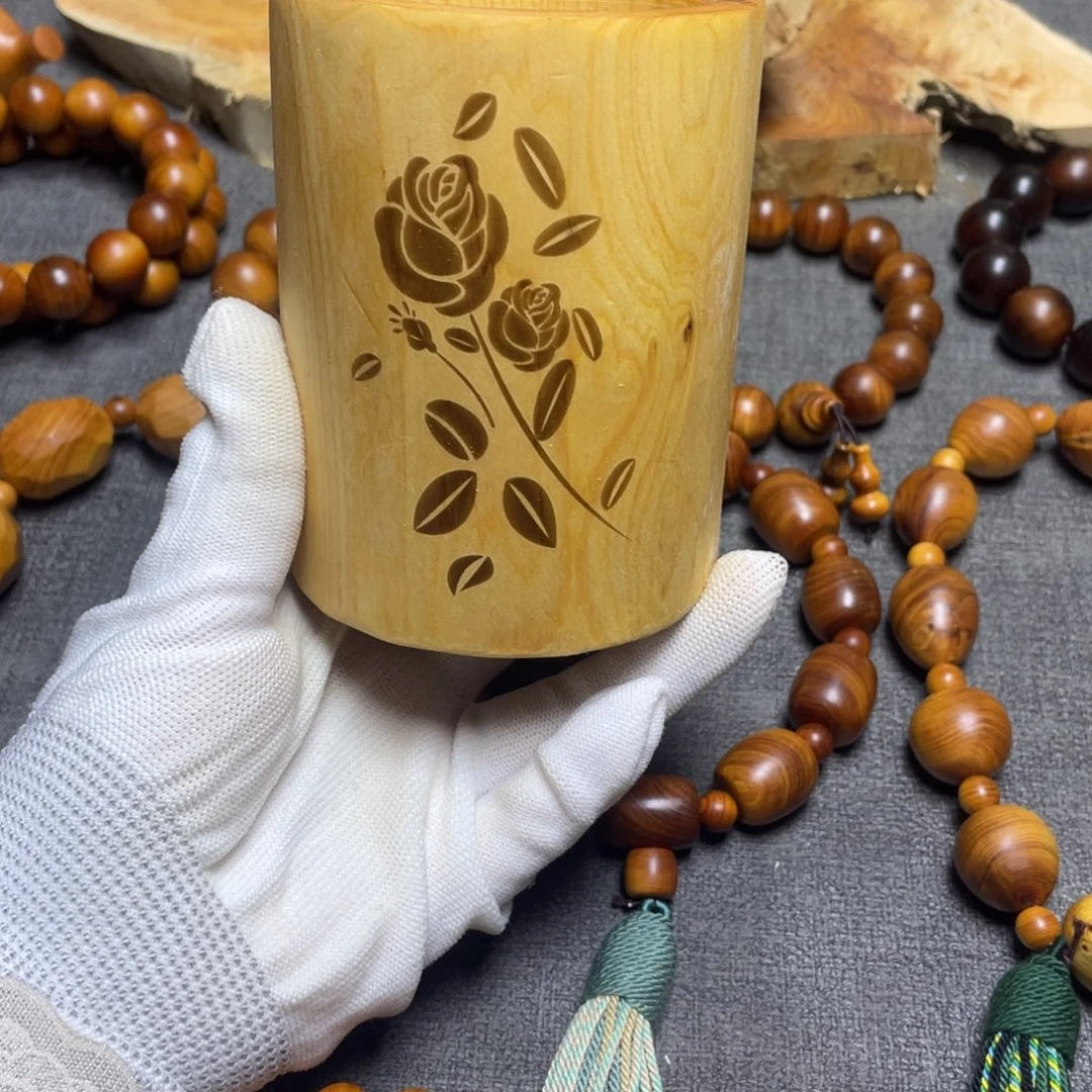 柏木（崖柏）笔筒一个