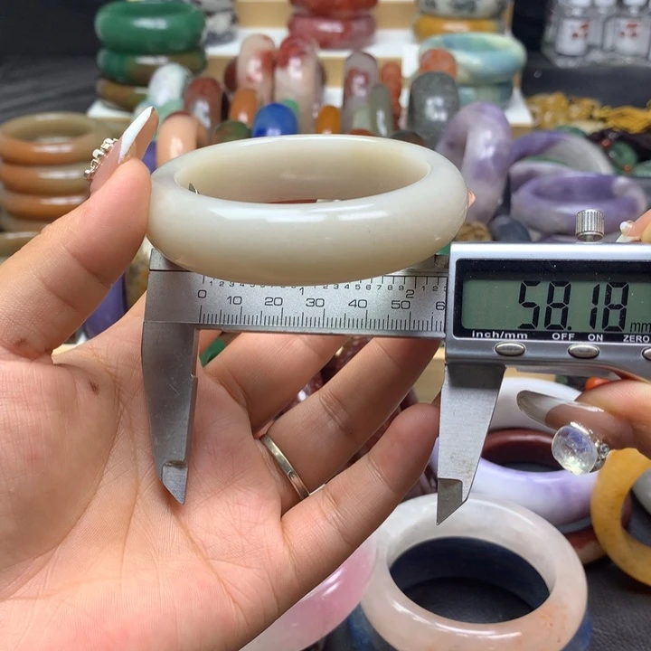 未镶嵌手镯石英质玉