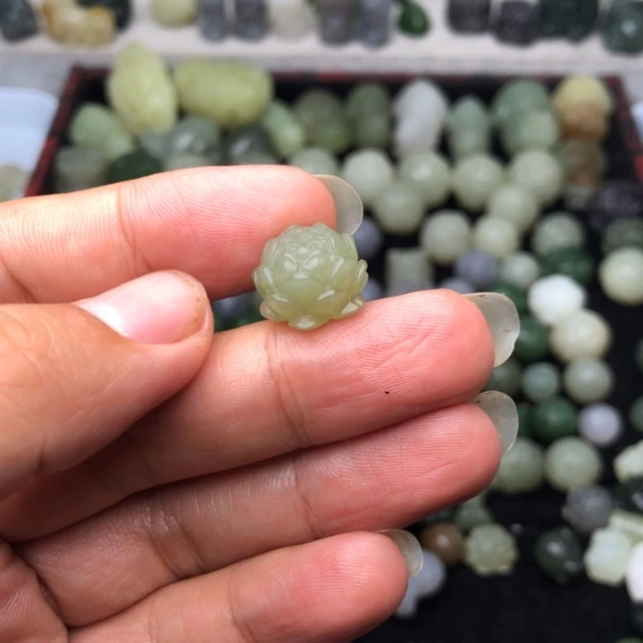 【闪购商品】和田玉未镶嵌颈饰?****夹