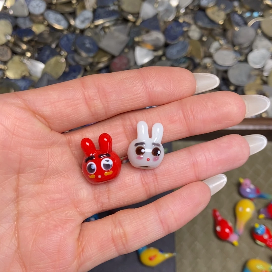 玻璃颈饰小兔子珠珠一个