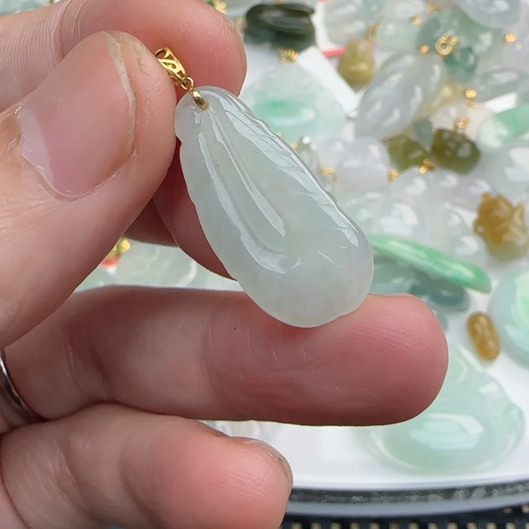 【闪购商品】翡翠颈饰18K金镶嵌羽毛