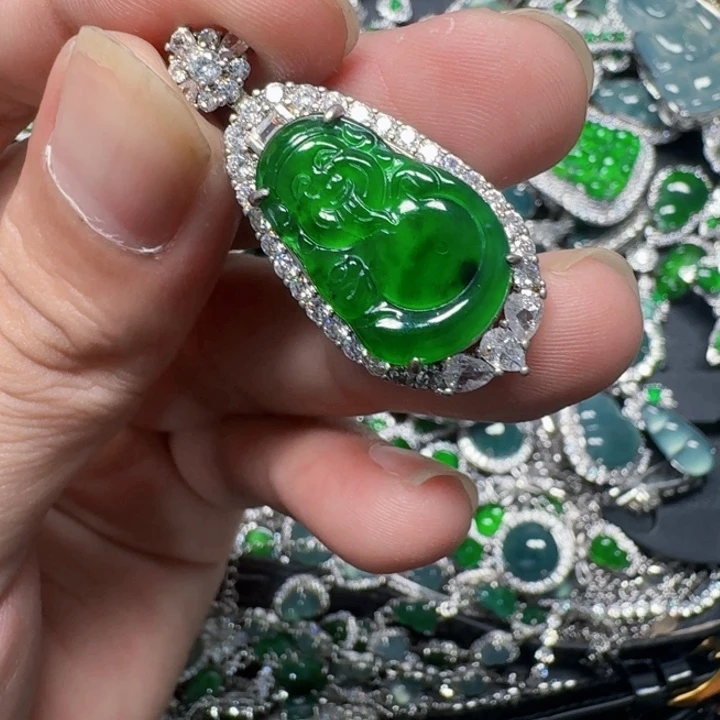 翡翠未镶嵌颈饰天然A货翡翠放漏