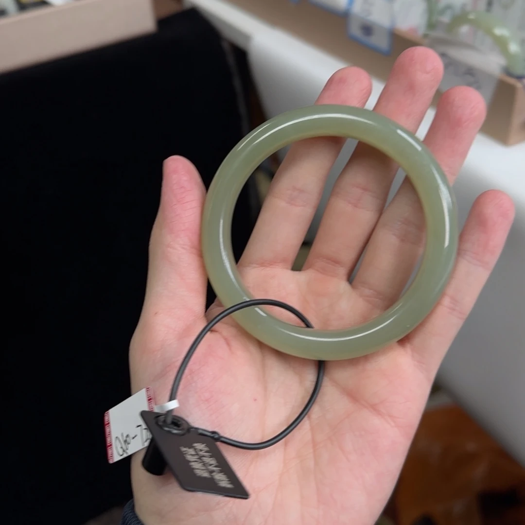 和田玉未镶嵌手镯60