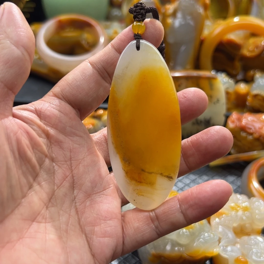 石英质玉未镶嵌颈饰