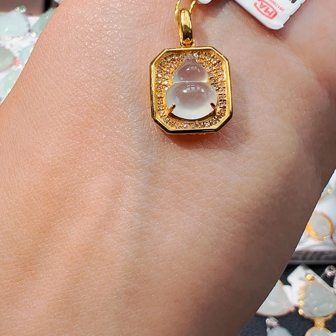 项链18K金镶嵌翡翠葫芦