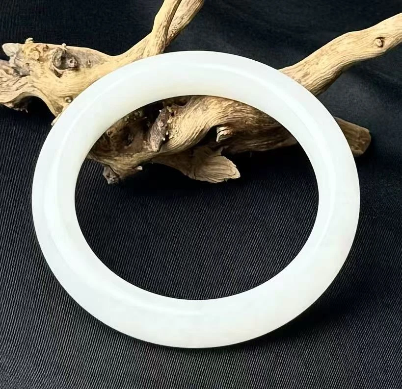 天然和田玉新疆白玉繁星点点青花手镯（多样性发其一）