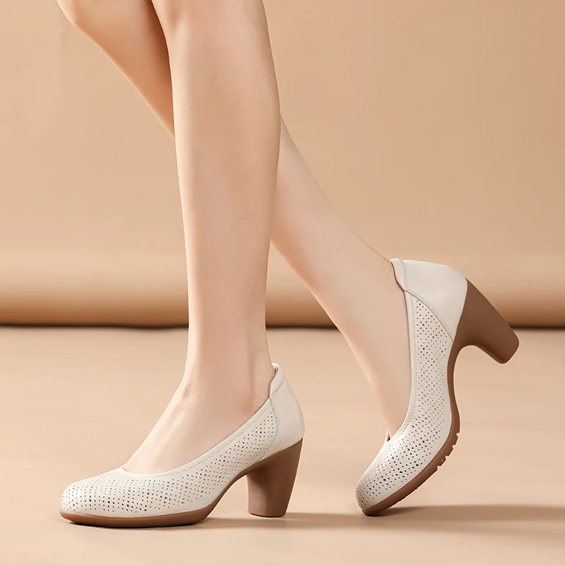 8CM高跟镂空凉鞋女夏软底舒适真皮中年妈妈鞋宽楦粗跟透气小皮鞋