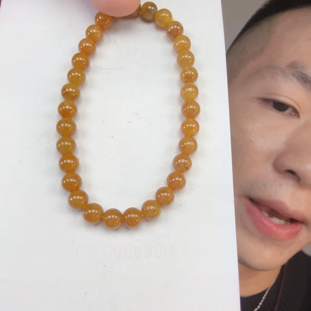 翡翠未镶嵌颈饰一件