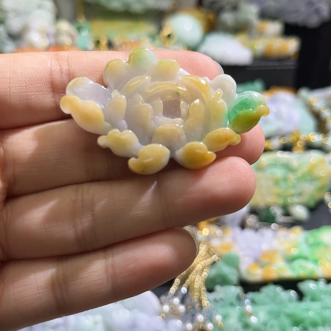 翡翠未镶嵌颈饰待编织