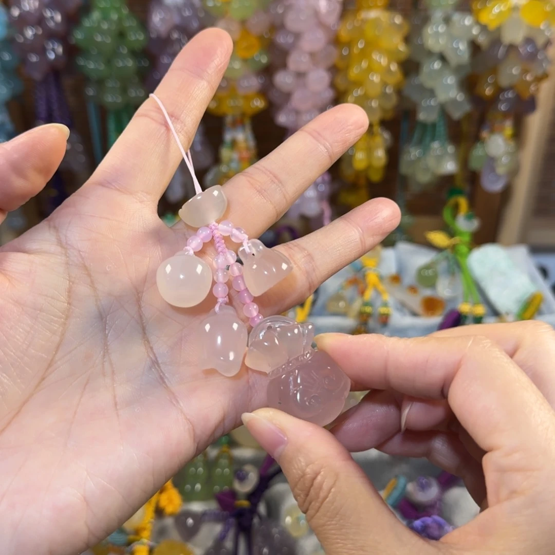 芳***芳未镶嵌手机挂件福利款通货料子不挑带有包容点玛瑙/玉髓