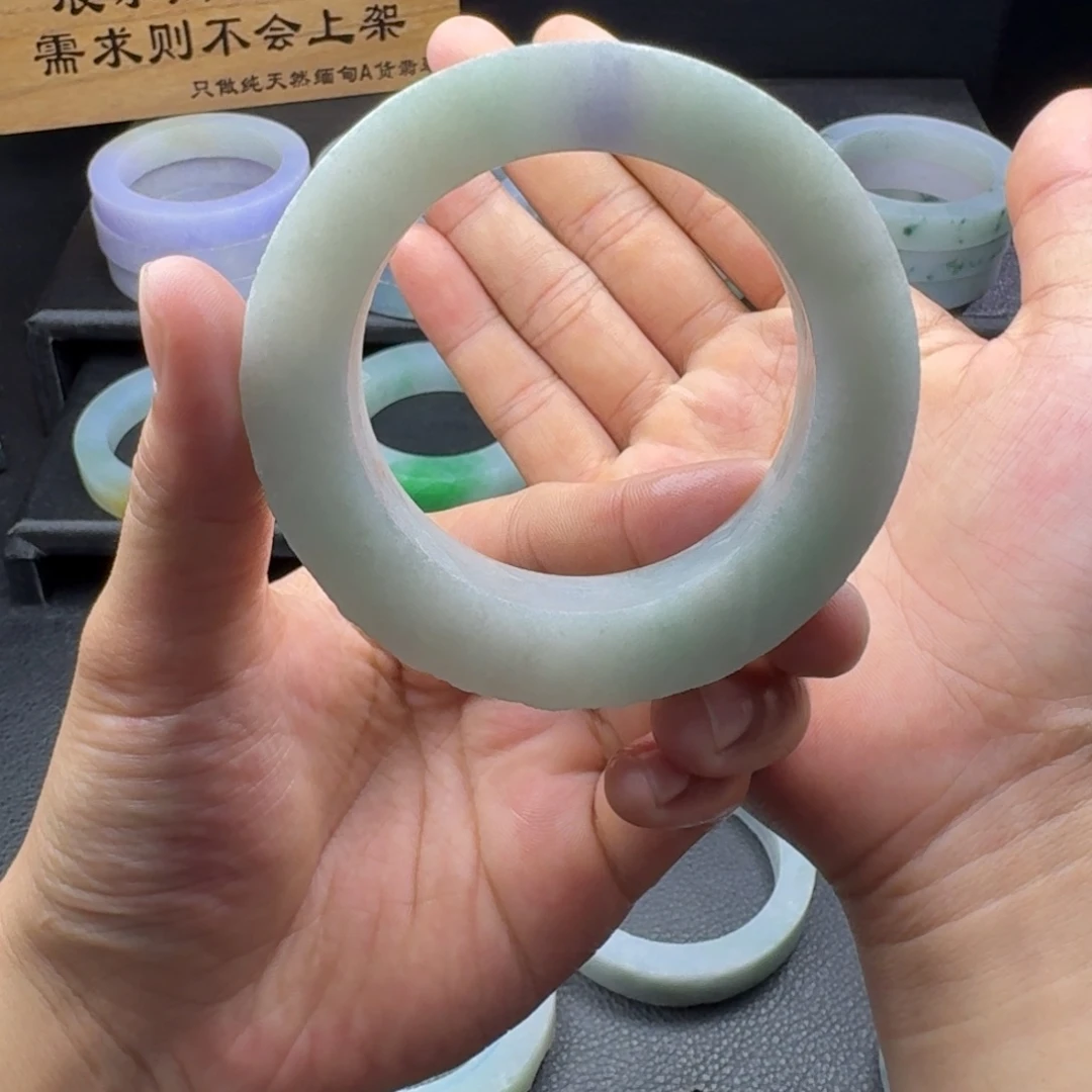 定制翡翠未镶嵌手镯
