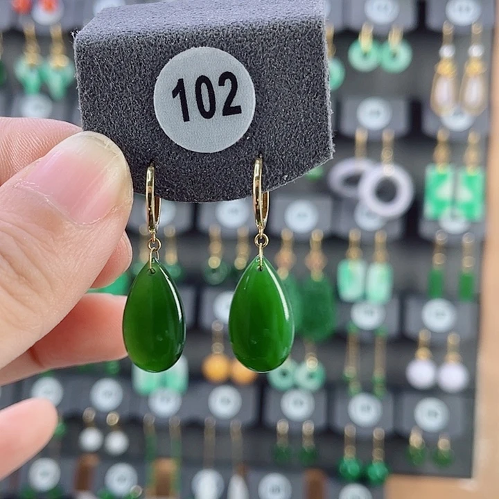 18K金镶嵌和田玉耳饰