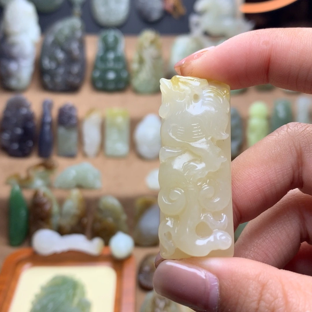 和田玉挂件未镶嵌?****）