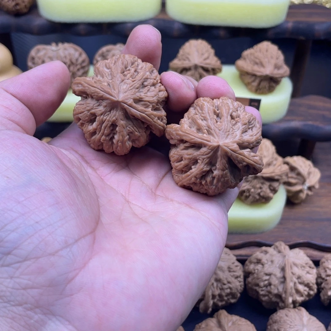 文玩核桃吊坠粗筋