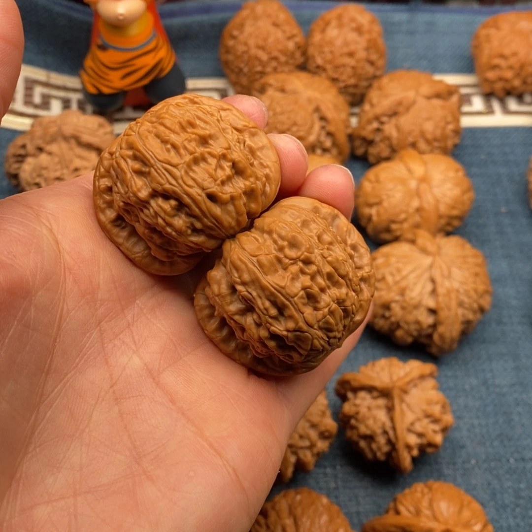 文玩核桃把件39球白