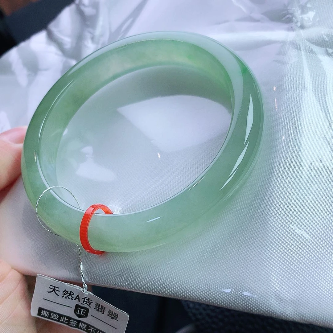 翡翠手镯未镶嵌54圈
