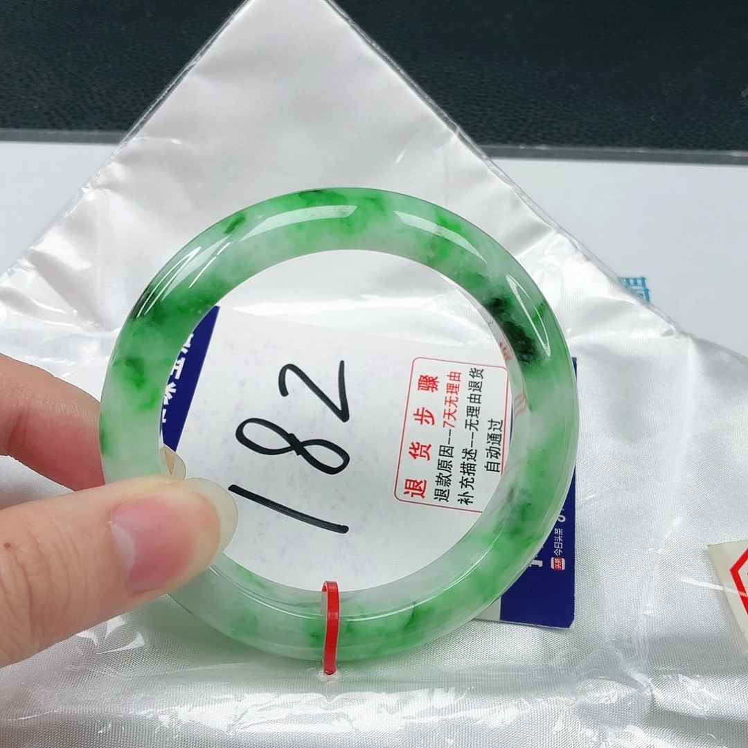 翡翠手镯未镶嵌翡翠手镯