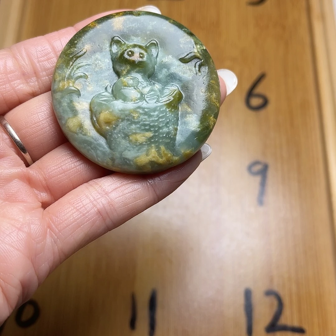 郭***）蛇纹石玉未镶嵌颈饰