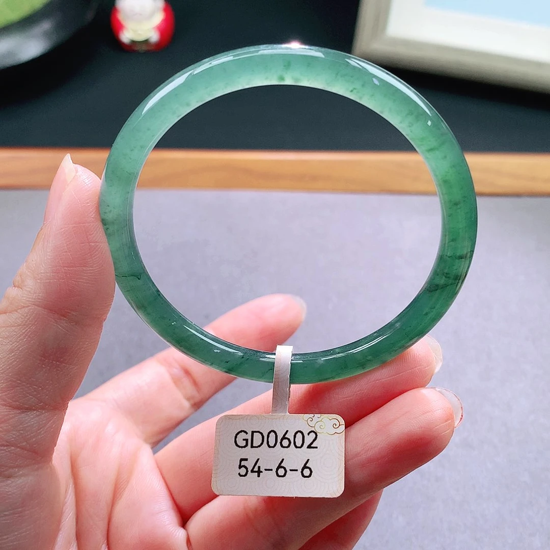 翡翠手镯未镶嵌天然翡翠手镯