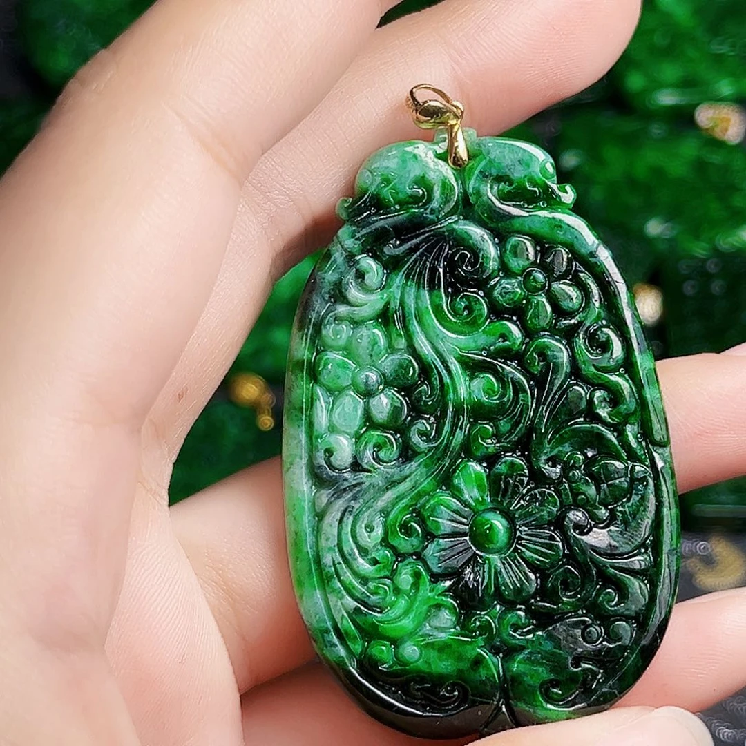 颈饰18K金镶嵌翡翠多样性