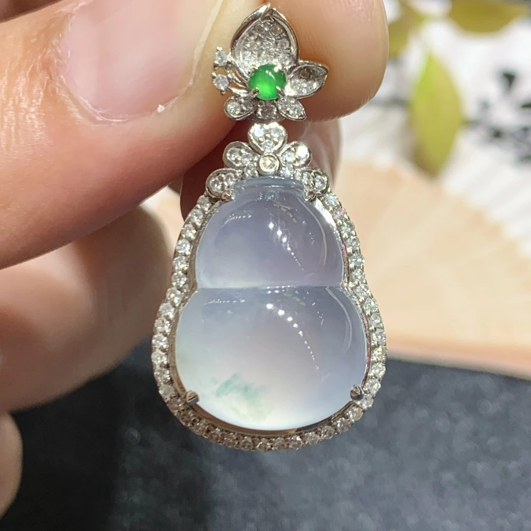 18k金天然A货翡翠精品飘花饱满葫芦吊坠