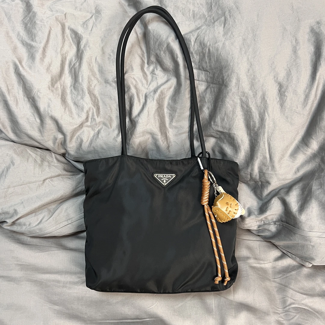 95新 Prada/普拉达 26cm黑色尼龙降落伞单肩托特包三角标腋下包