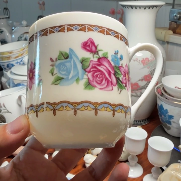 界牌小茶杯缺盖底部小飞皮杯内黑点