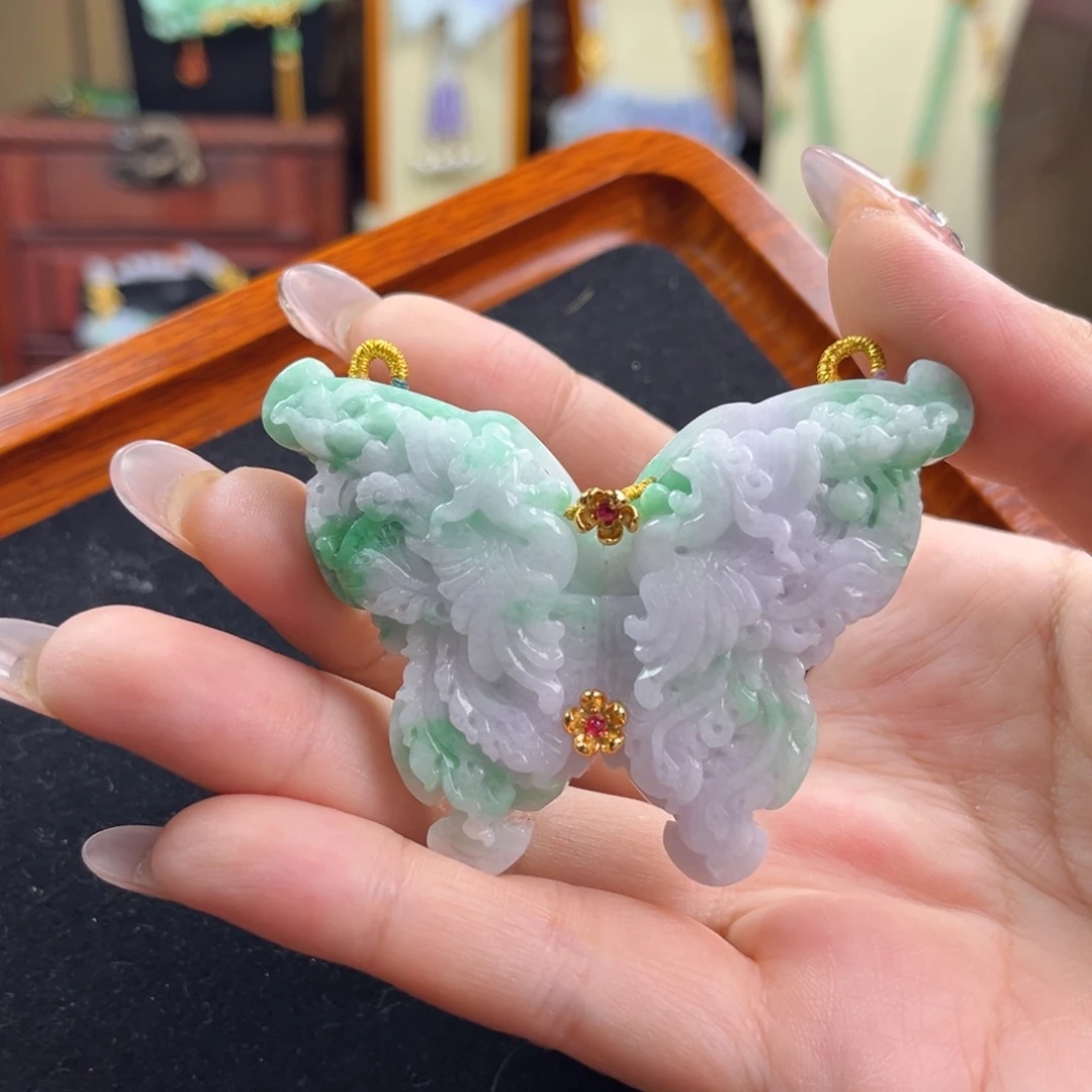 翡翠未镶嵌颈饰蝴蝶