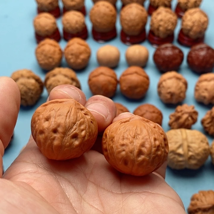 文玩核桃把件精品文玩手捻瓷娃娃元