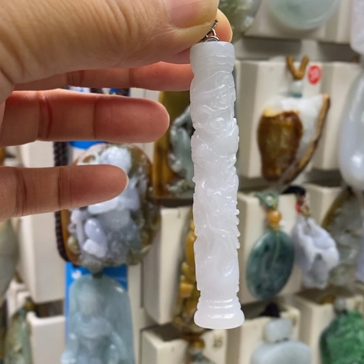 翡翠未镶嵌颈饰好