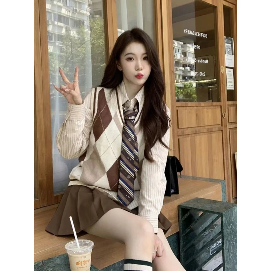 D9制服学院风菱格V领毛衣马甲女春秋季针织背心叠穿衬衫两件套装