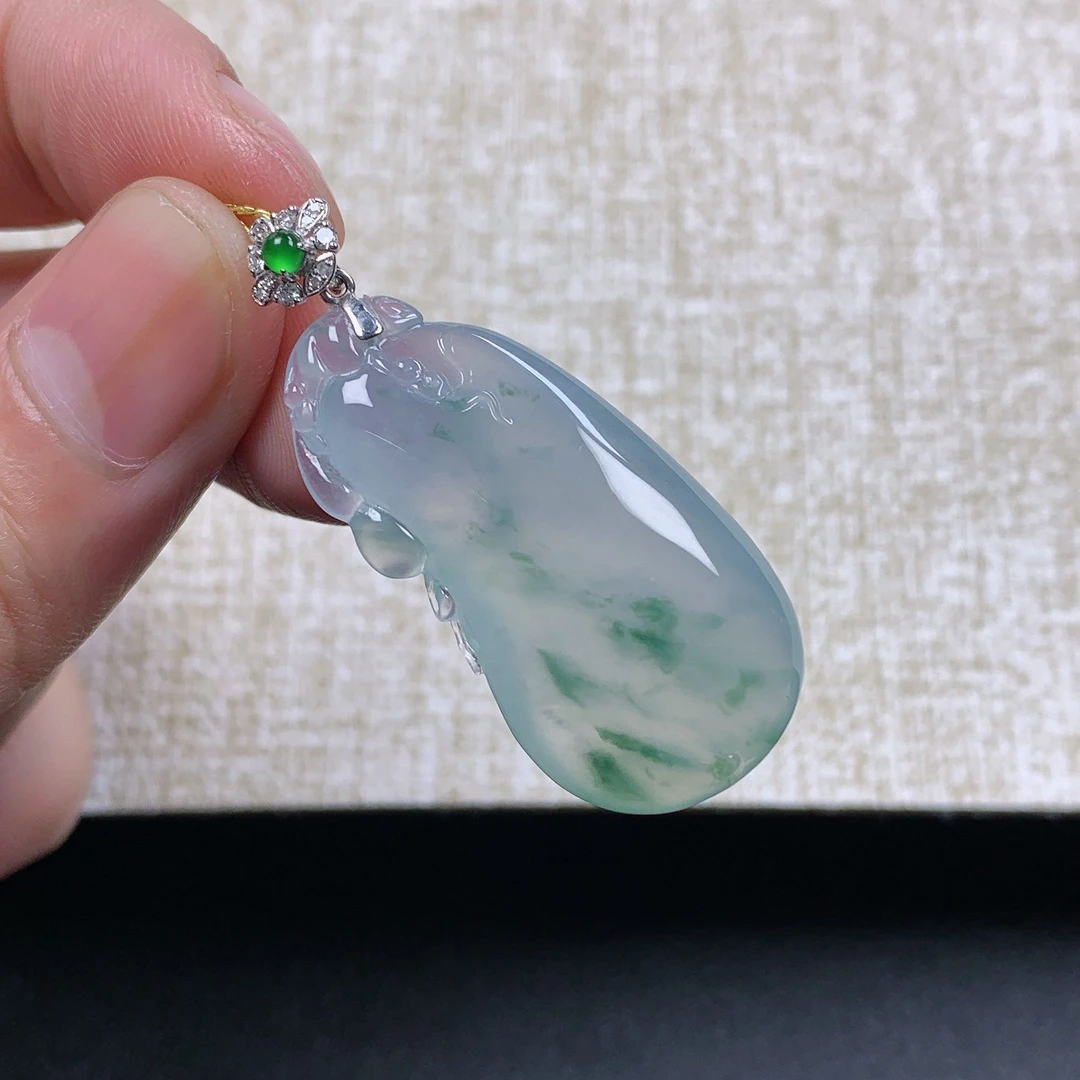 缅甸天然A货翡翠镶嵌18k金冰种飘绿花福瓜吊坠44.3x18.7x7.7