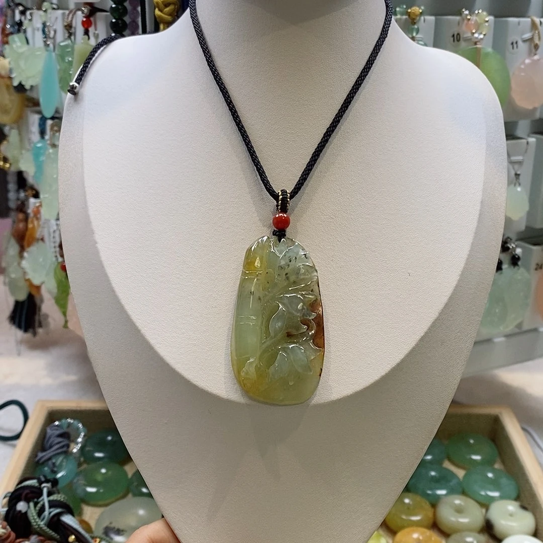 蛇纹石玉未镶嵌颈饰