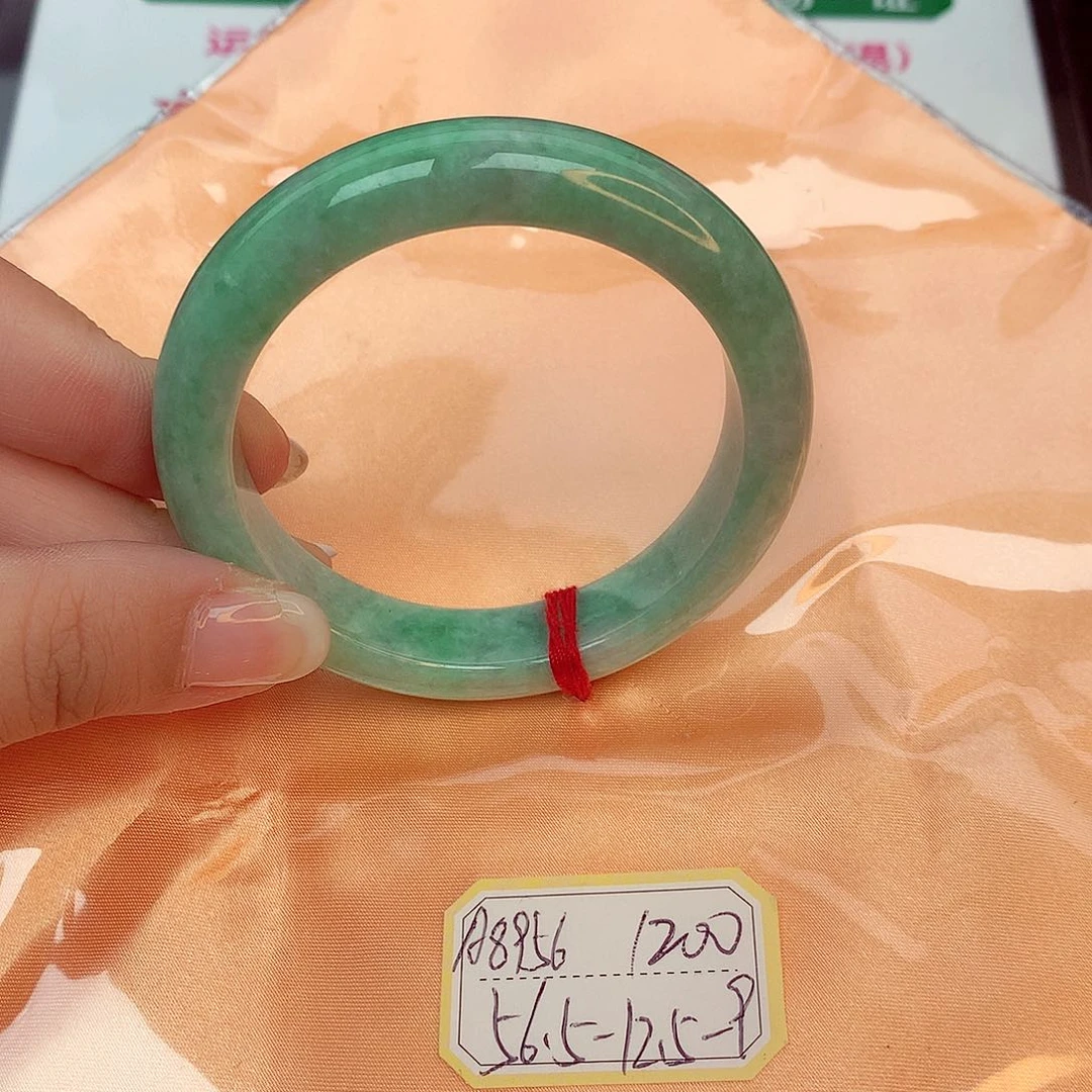 翡翠手镯未镶嵌缅甸翡翠