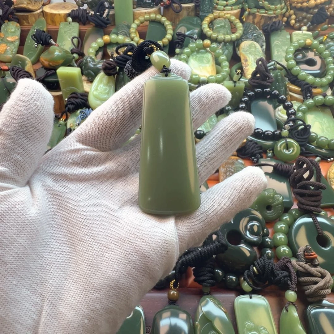 天***哥岫岩老玉（透闪石质玉）未镶嵌挂件