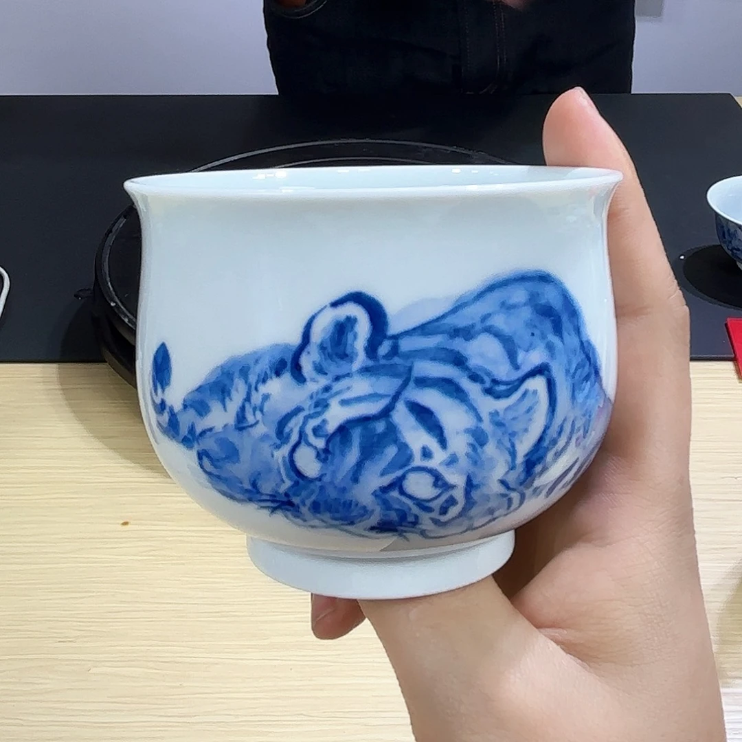 小**哥哈哈哈哈哈哈哈哈哈