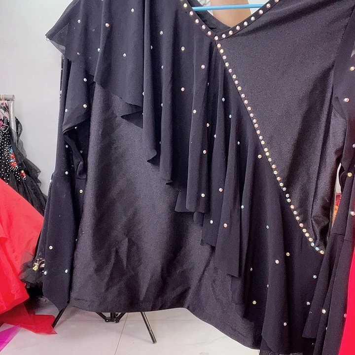 交谊舞的舞蹈动作也