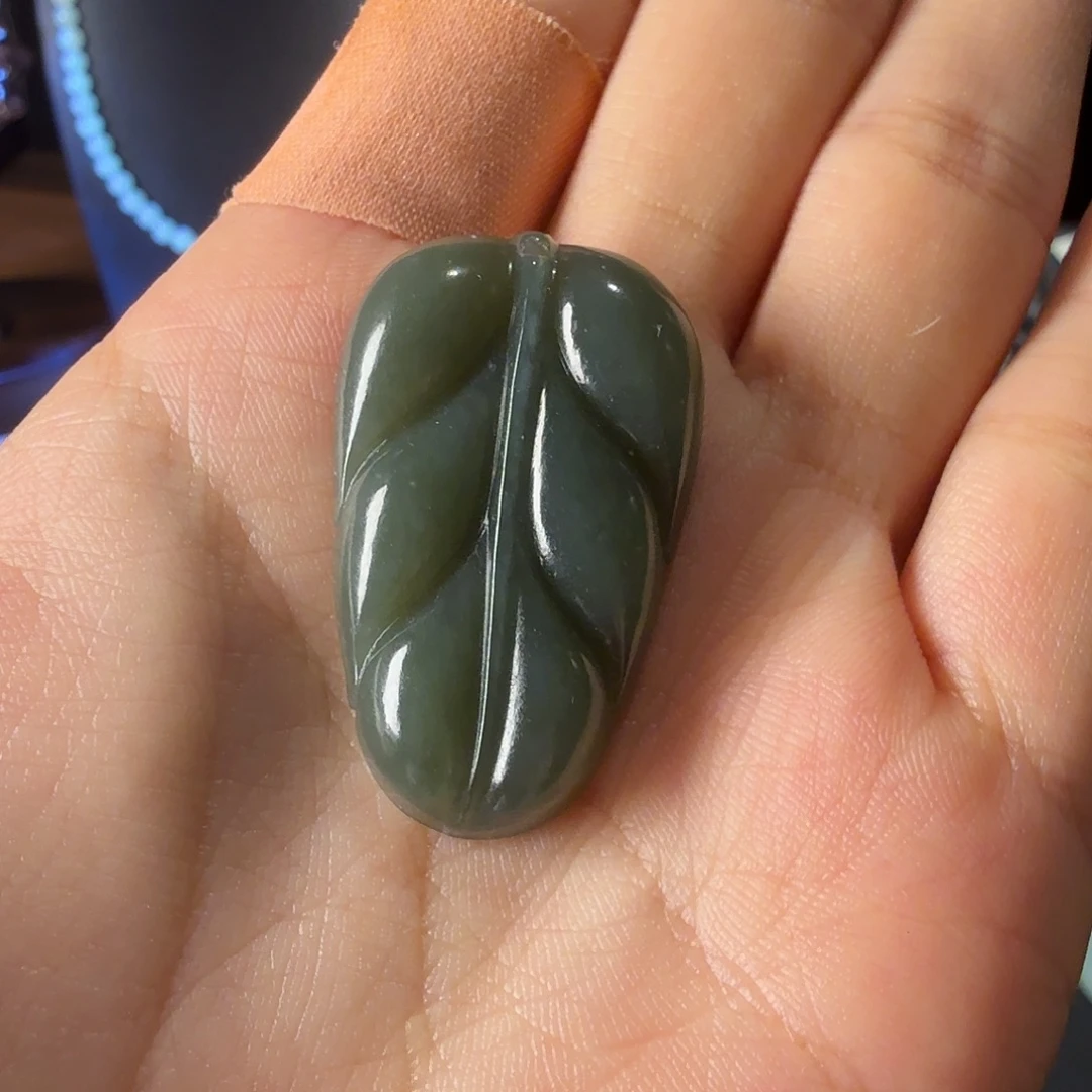 颈饰未镶嵌和田玉（青玉）福利和田玉叶子