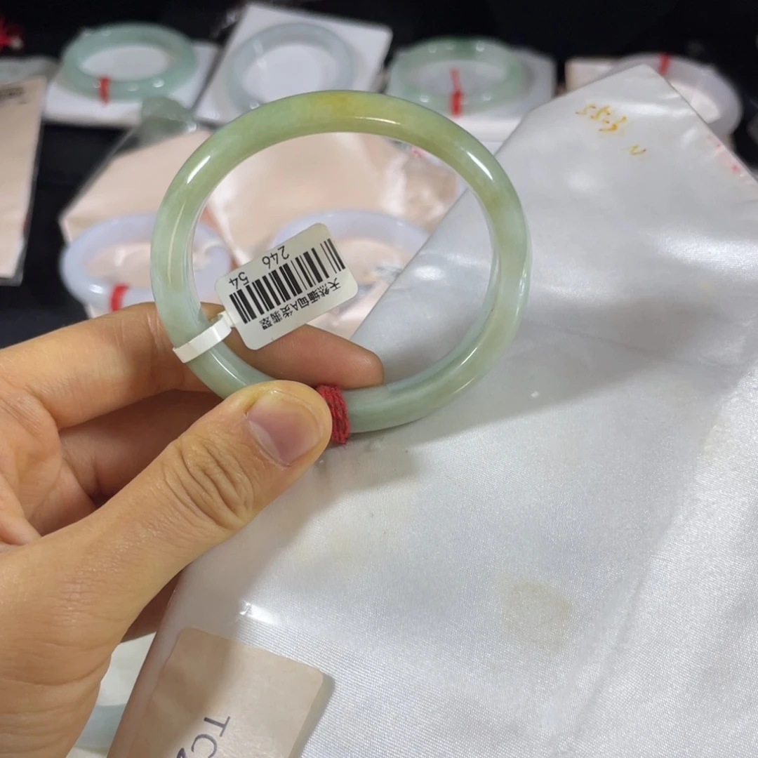 未镶嵌手镯翡翠天然翡翠手镯