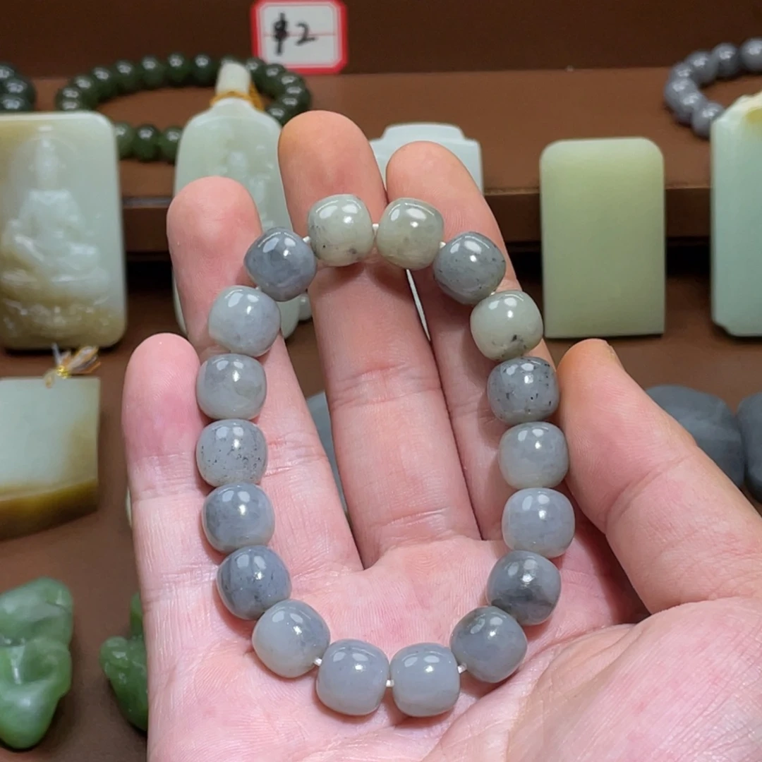 谷***远和田玉未镶嵌颈饰