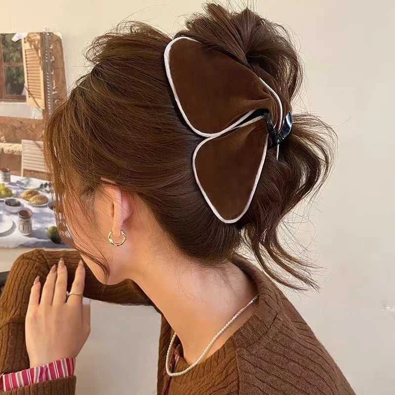 法式三角发夹女高级感秋冬鲨鱼夹2025新款丝绒大号发抓夹发量多