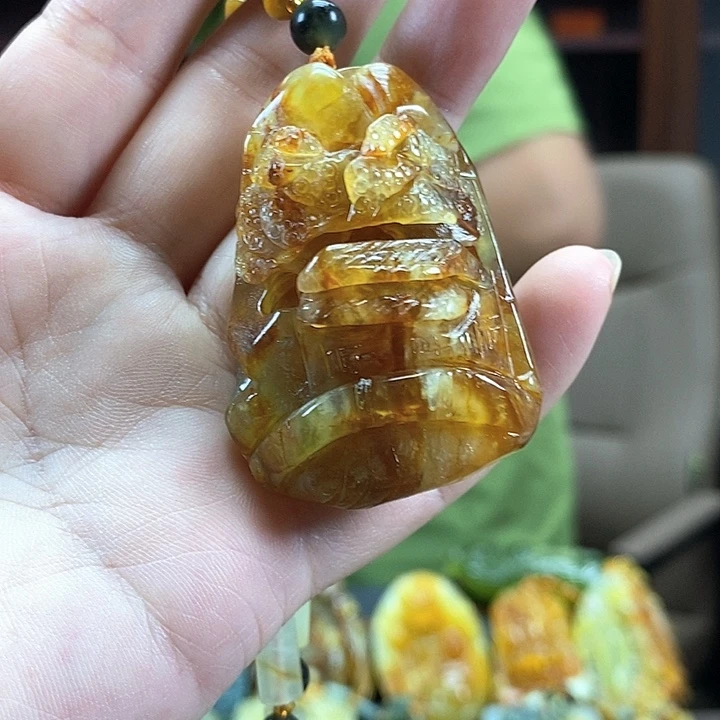 蛇纹石玉未镶嵌颈饰