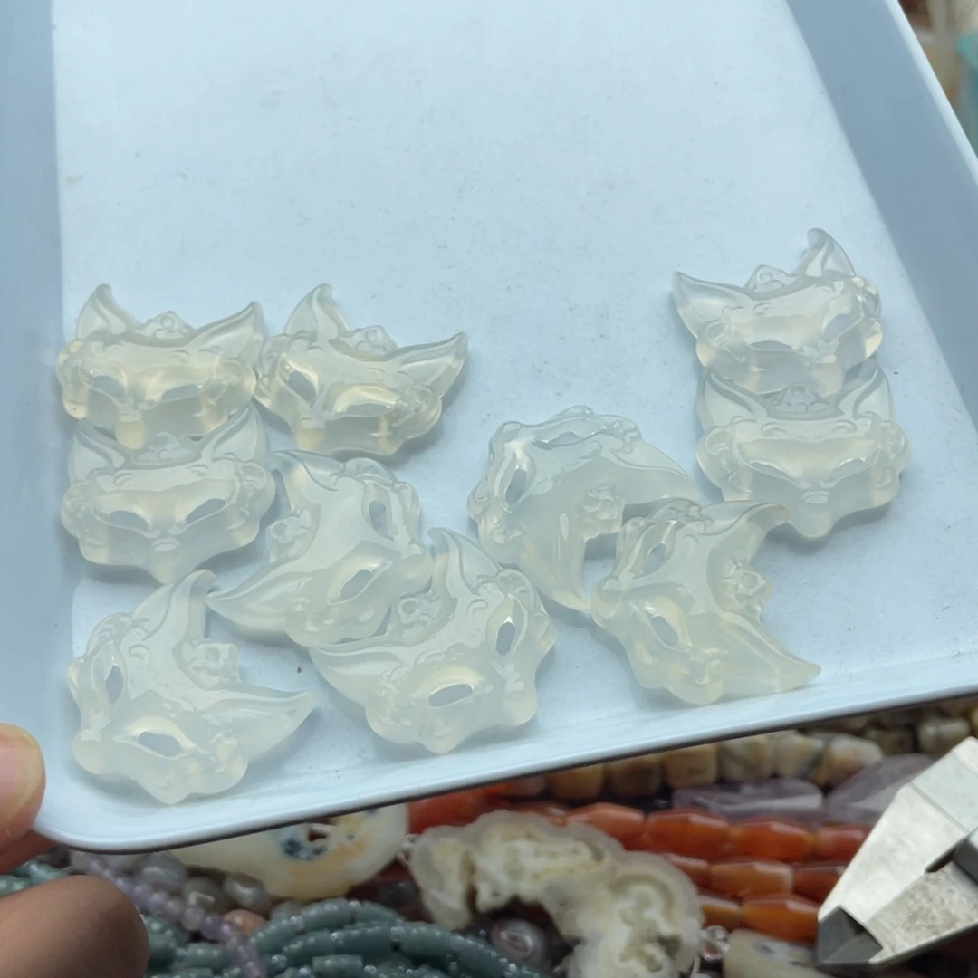 玛瑙/玉髓合金珠宝半成品一个装白玛瑙狐狸面具吊坠28*26mm