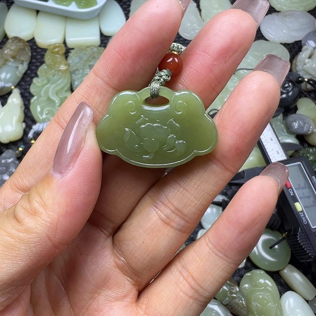 和田玉未镶嵌颈饰买断价，不退不换，漏30